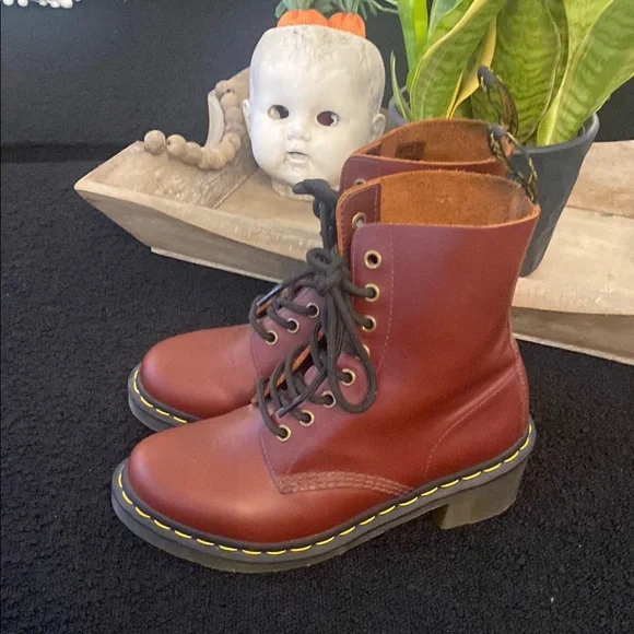 Dr. Martens Women's Brown Leather Boots, 💯 Authentic , like new! - Picture 6 of 9